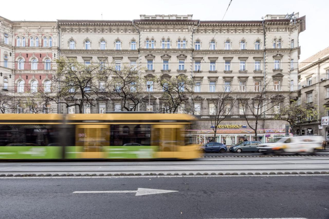 Charming Downtown Hideaway Steps From New York Cafe!, Budapest